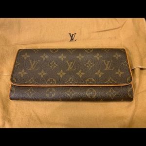 Louis Vuitton Monogram Pochette Twin GM